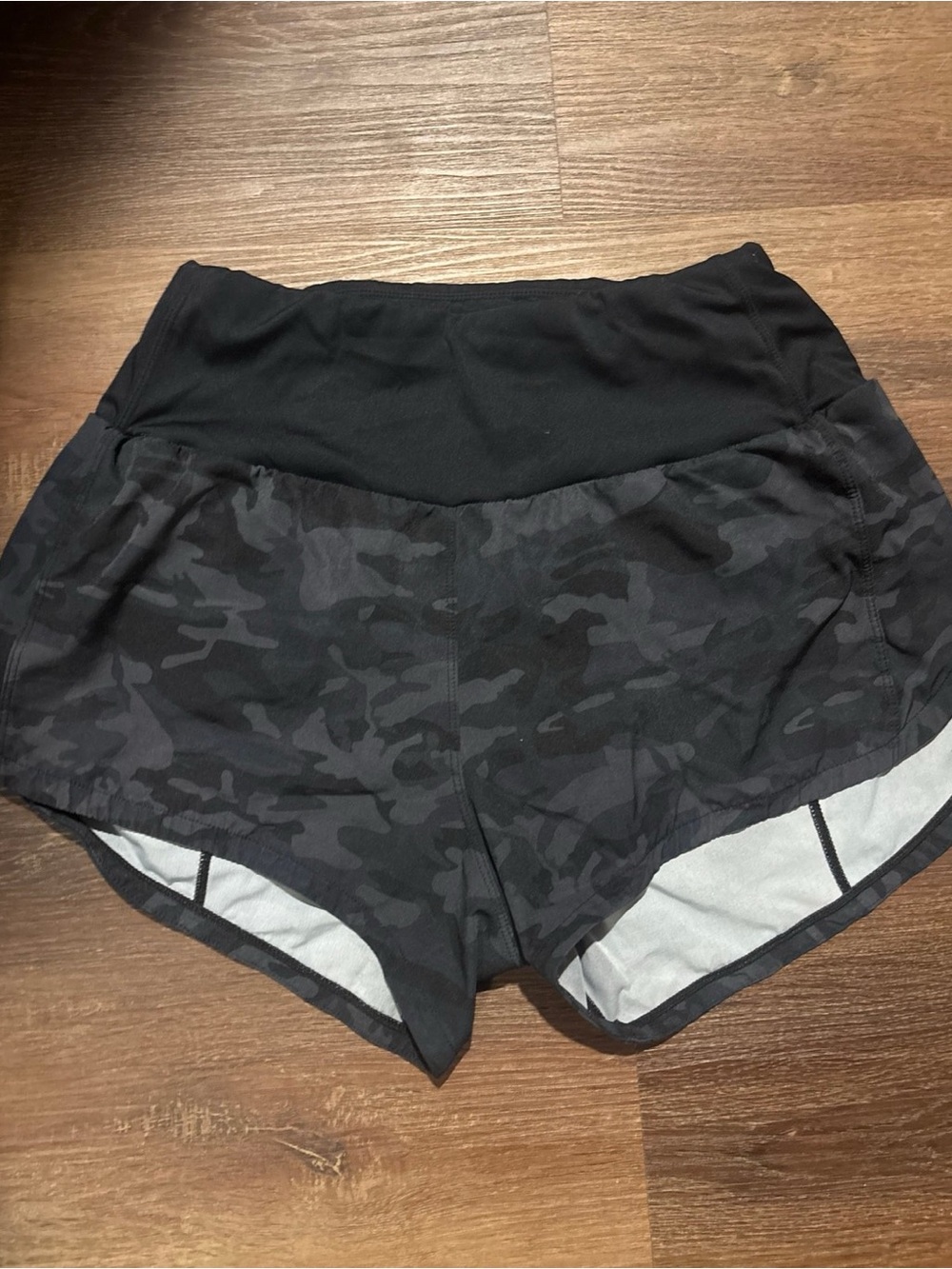 The Gym People High Waisted Running Shorts in Black Camo Size S